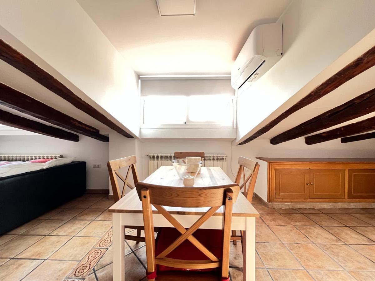 Atico Atocha Ile Temporal Apartment Madrid Bagian luar foto
