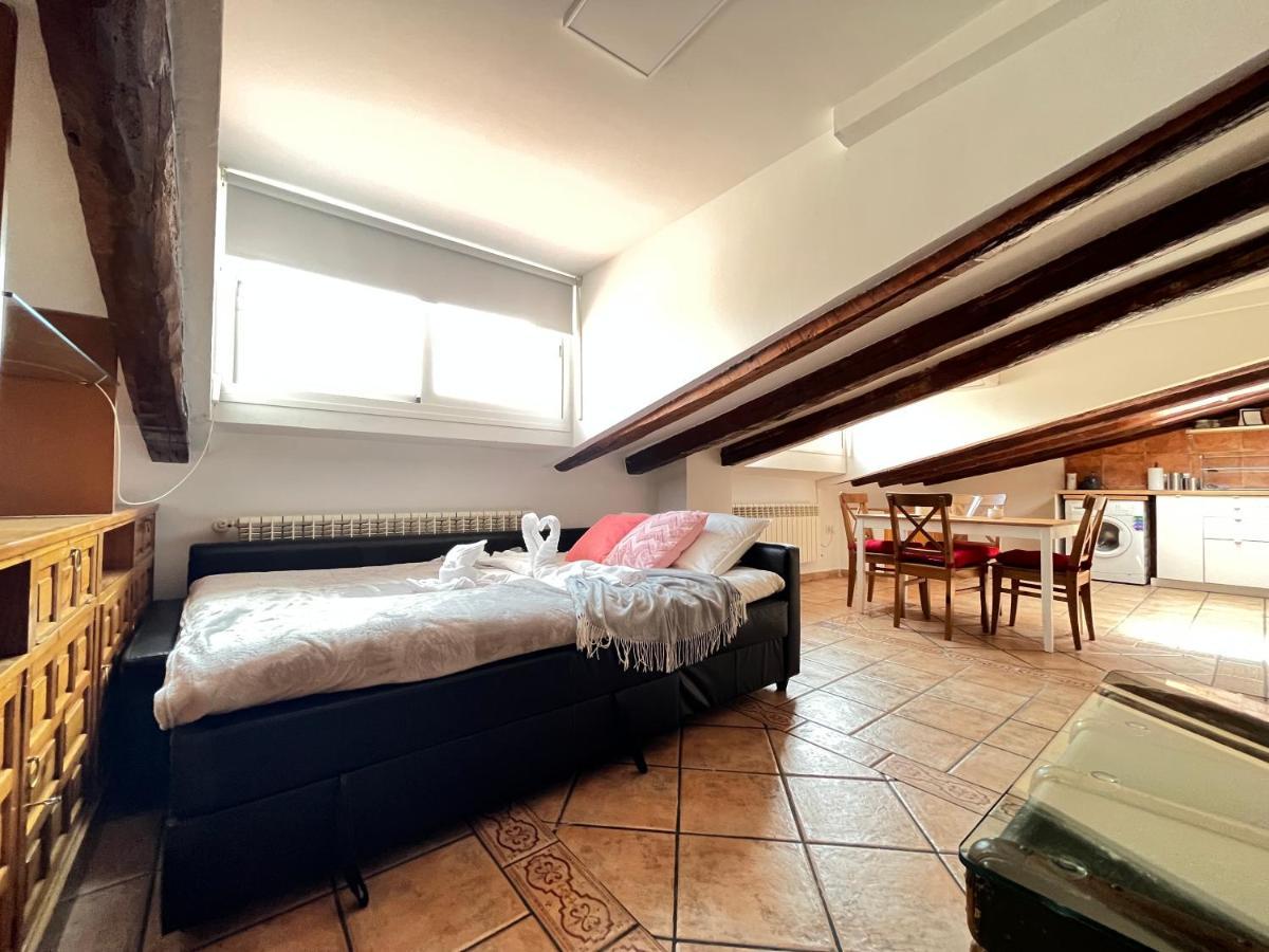 Atico Atocha Ile Temporal Apartment Madrid Bagian luar foto