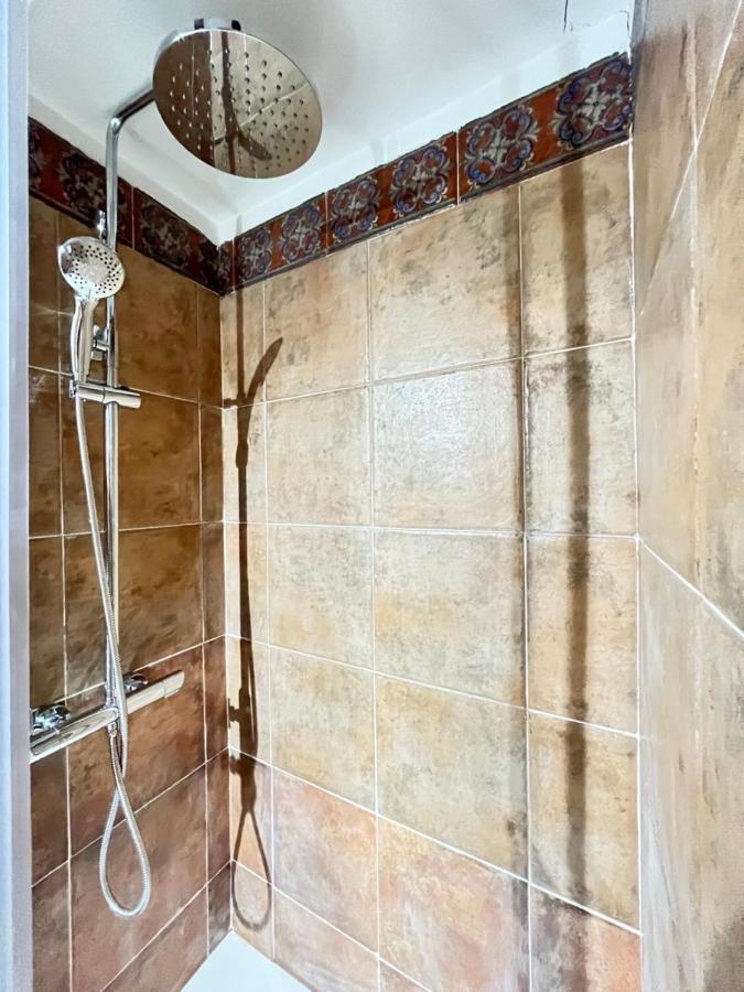 Atico Atocha Ile Temporal Apartment Madrid Bagian luar foto